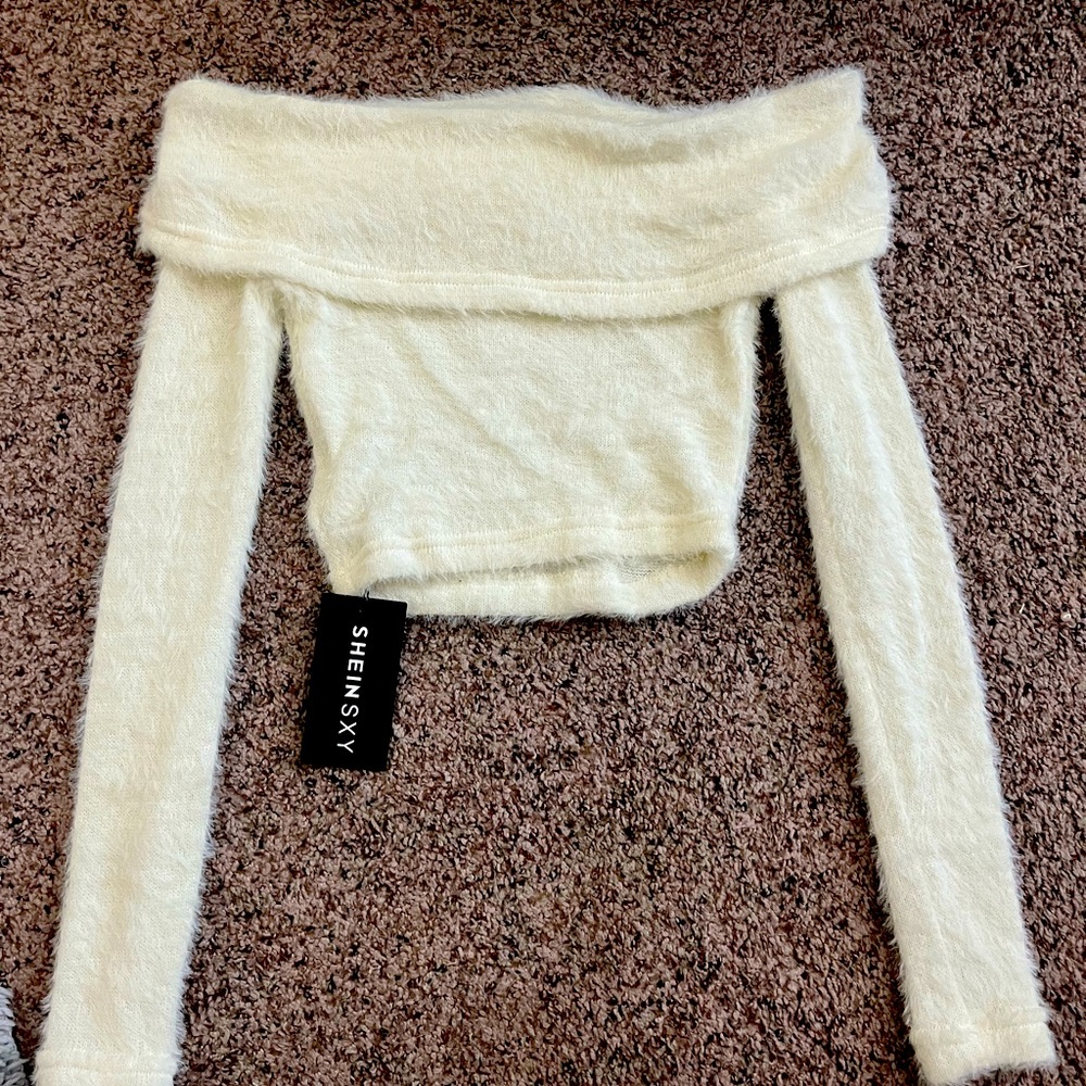 🚫SOLD🚫 SHEIN NWT Shoulder shirt
